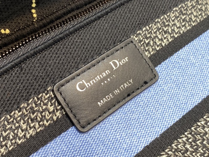 Handbag  Dior  size  24*12*20 cm