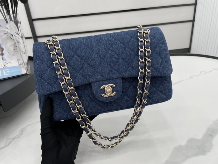 Handbag   Chanel  size 25 cm