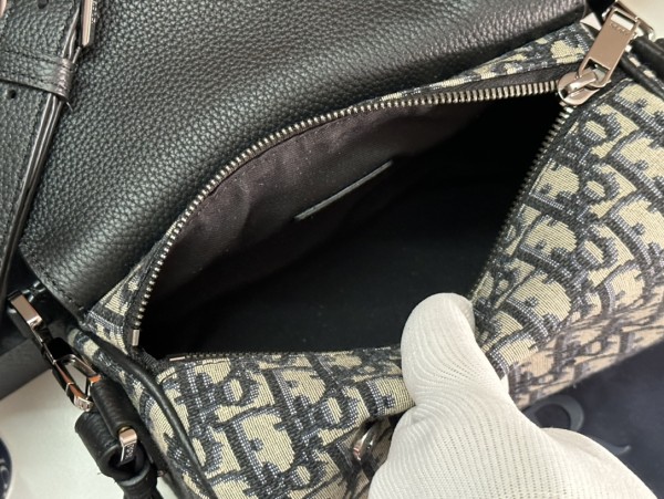 Handbag  Dior  93368  size  21x12 x 12  cm