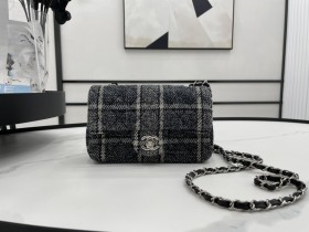 Handbag   Chanel  size 20 cm