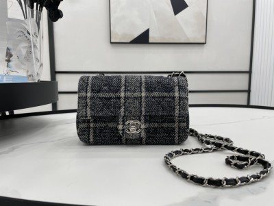 Handbag   Chanel  size 20 cm