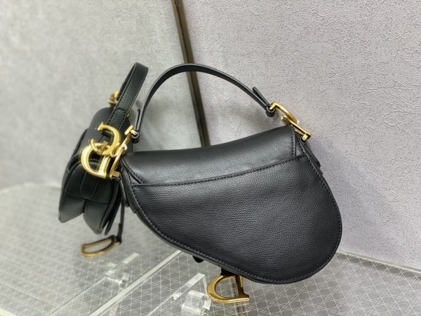  Handbag   Dior  size  19.5 cm