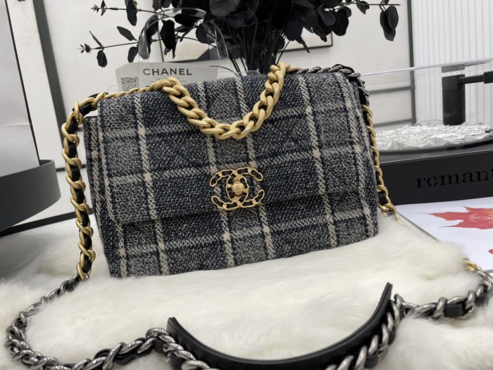  Handbag   Chanel  AS1160  size  26 cm