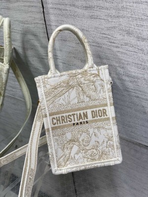  Handbag   Dior   size  13.5*5*18 cm