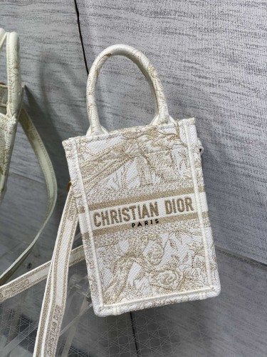  Handbag   Dior   size  13.5*5*18 cm