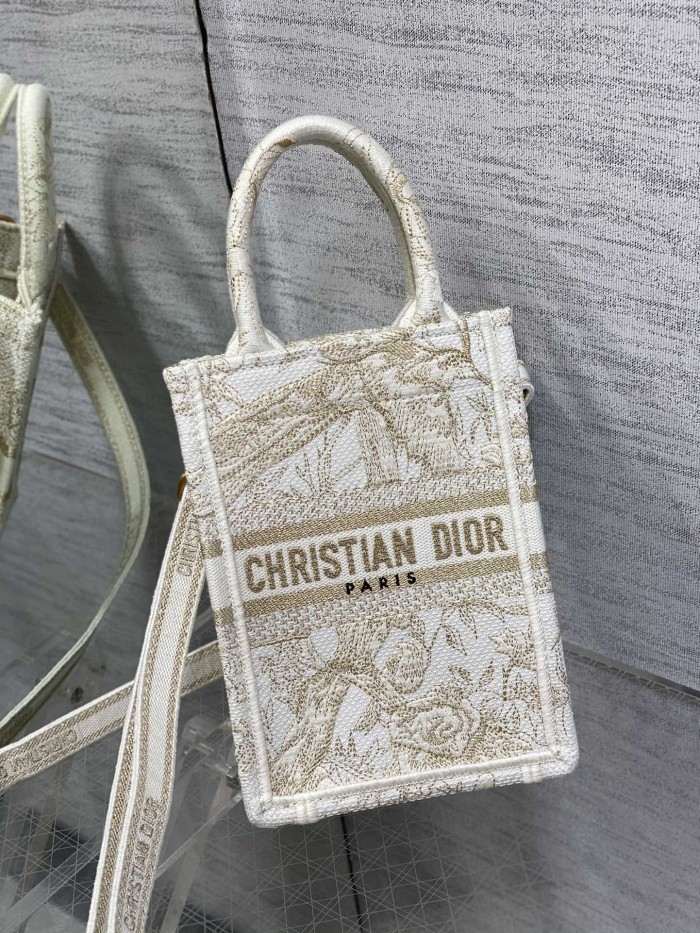  Handbag   Dior   size  13.5*5*18 cm