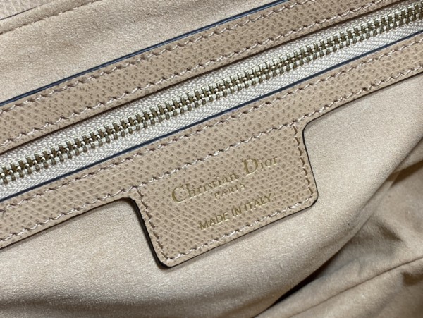  Handbag   Dior size  25.5 cm