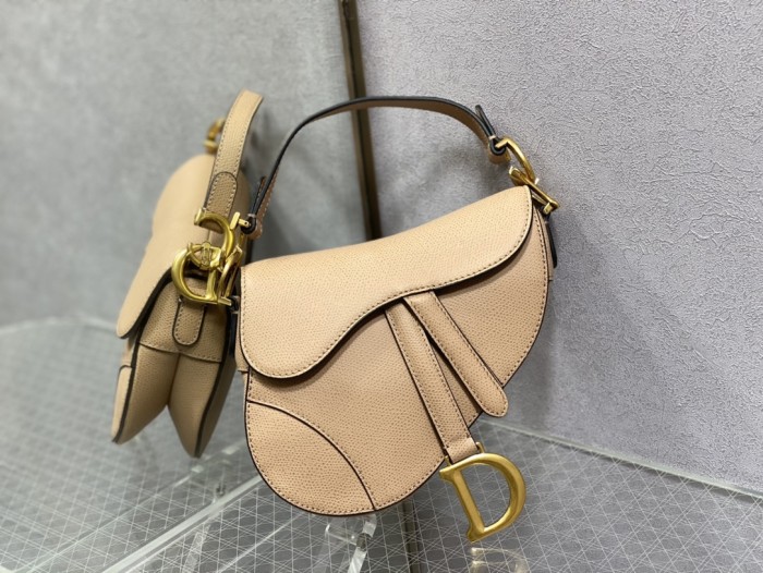  Handbag   Dior  size 19.5 cm