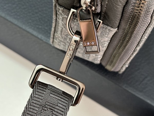 Handbag  Dior   93310  size  17 x 12.5 x 5   cm