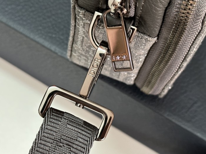 Handbag  Dior   93310  size  17 x 12.5 x 5   cm