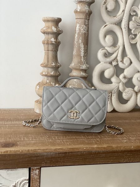 Handbag   Chanel  81215  size  15 Cm