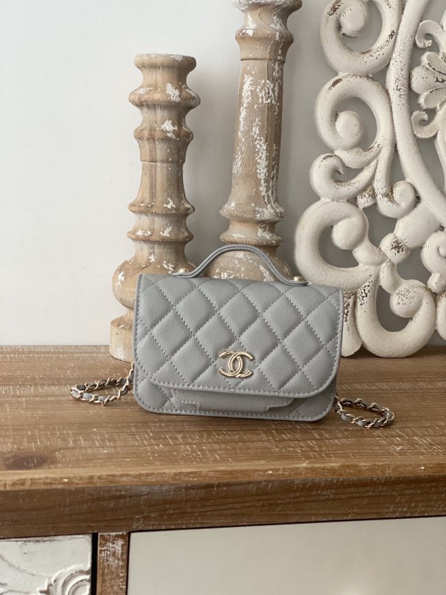 Handbag   Chanel  81215  size  15 Cm