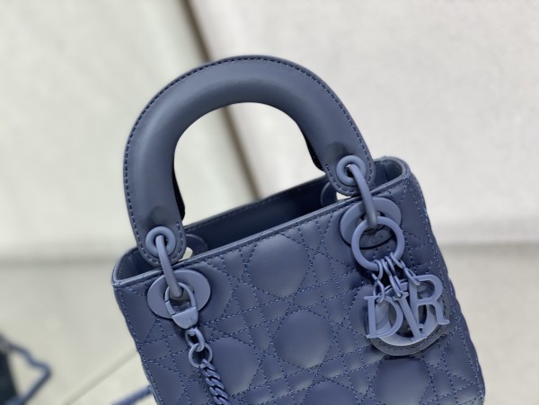 Handbag   Dior   size 17 cm