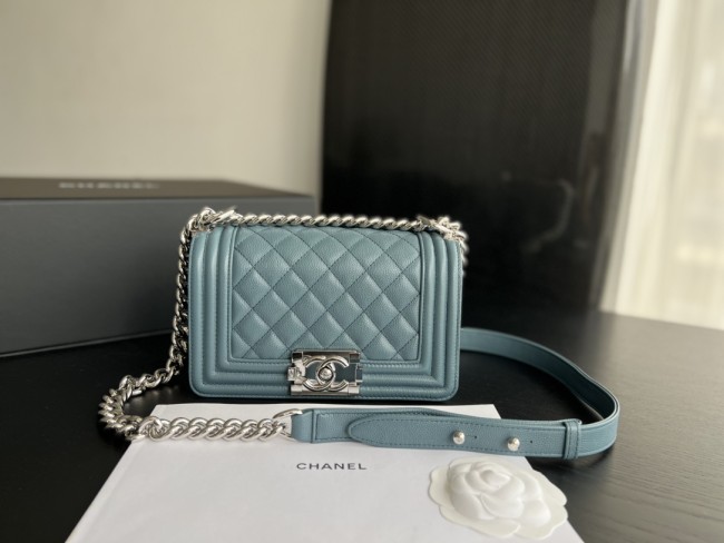 Handbag   Chanel  size  20 cm