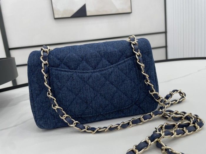 Handbag   Chanel  size  20 cm