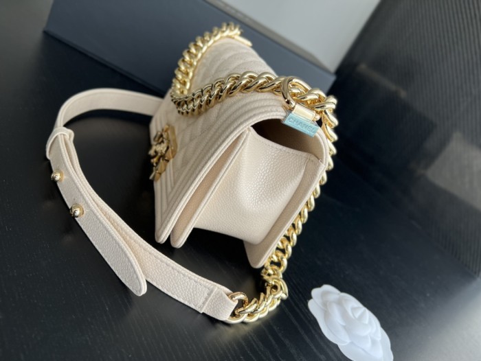 Handbag   Chanel  size 20 cm