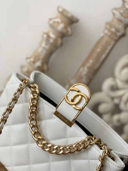 Handbag   Chanel  3476  size  17*23*7* cm