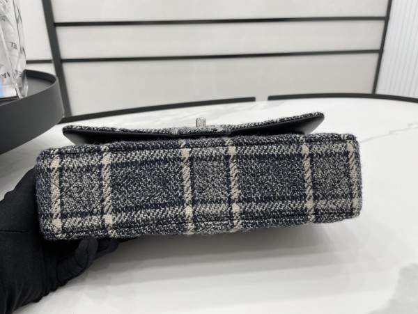 Handbag   Chanel  size 25 cm 