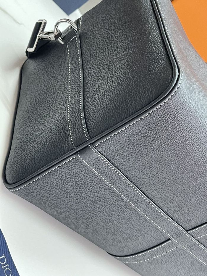 Handbag  Dior  93339  size  50 x 25 x 21.5  cm