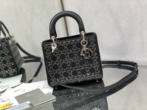 Handbag   Dior  size 24 cm