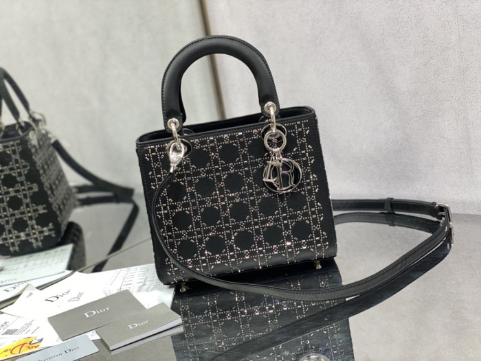 Handbag   Dior  size 24 cm