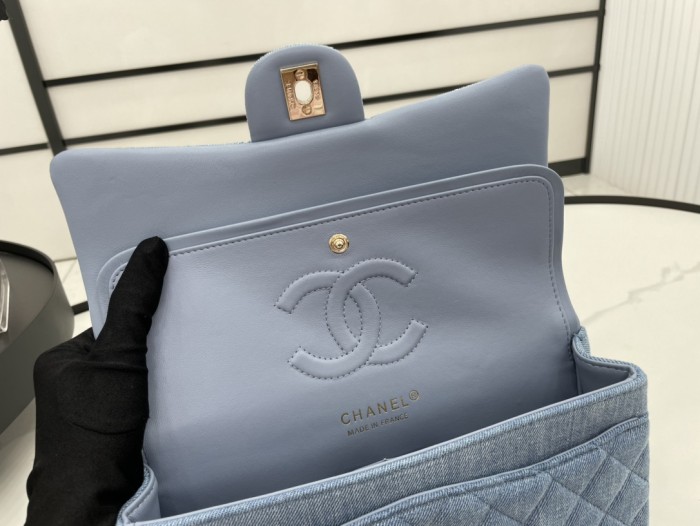 Handbag   Chanel  size  20 cm