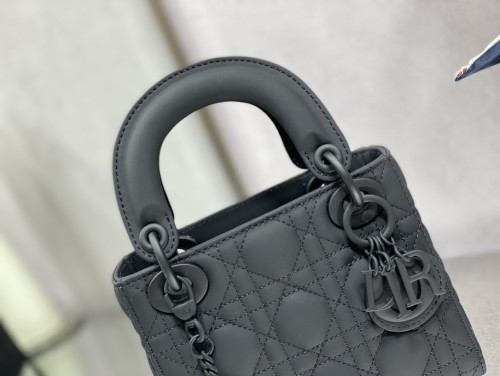  Handbag   Dior  size  17 cm