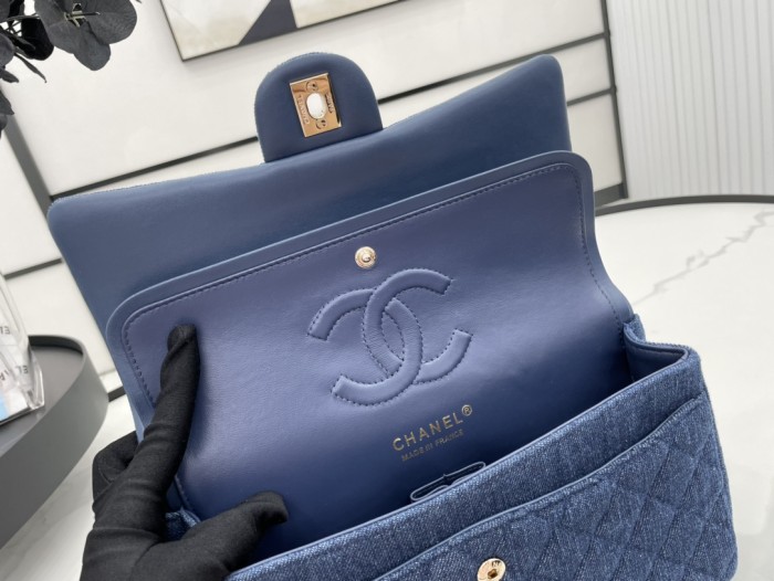 Handbag   Chanel  size 25 cm