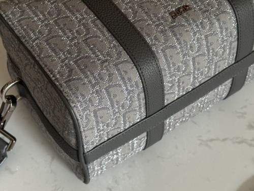 Handbag  Dior  93337  size  26 x 16x 14.5  cm