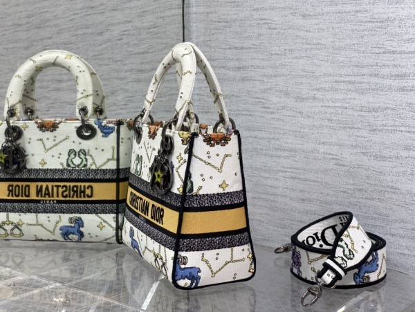 Handbag  Dior size  24*12*20 cm