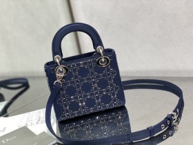  Handbag   Dior   size 17 cm