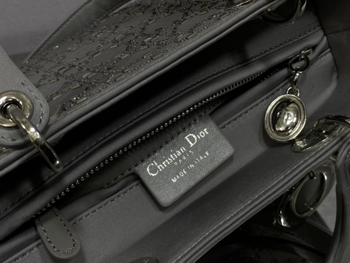  Handbag   Dior  size  24 cm