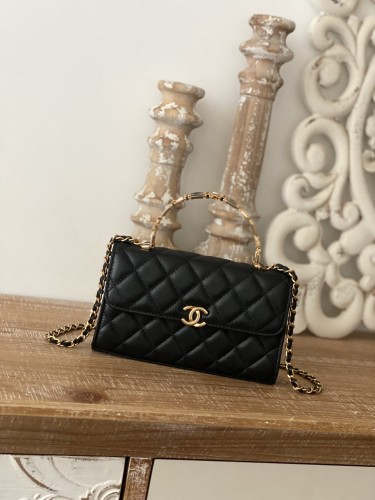 Handbag   Chanel  AP81214  size  10*18*4.5 cm