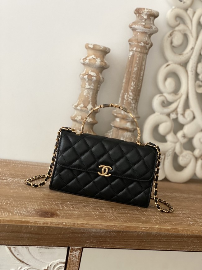 Handbag   Chanel  AP81214  size  10*18*4.5 cm