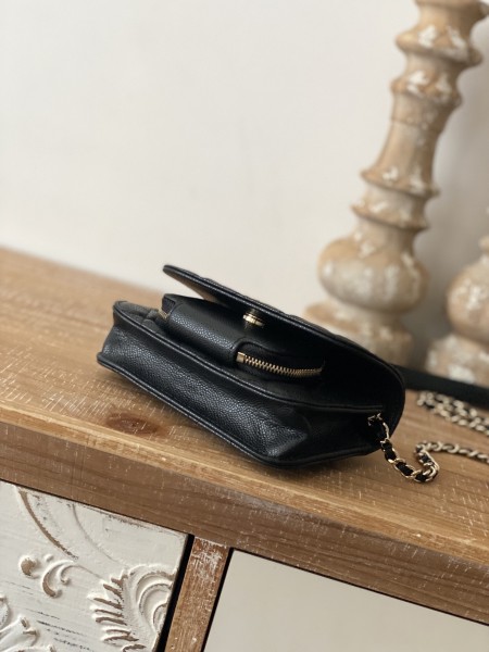 Handbag   Chanel  81215  size  15 Cm