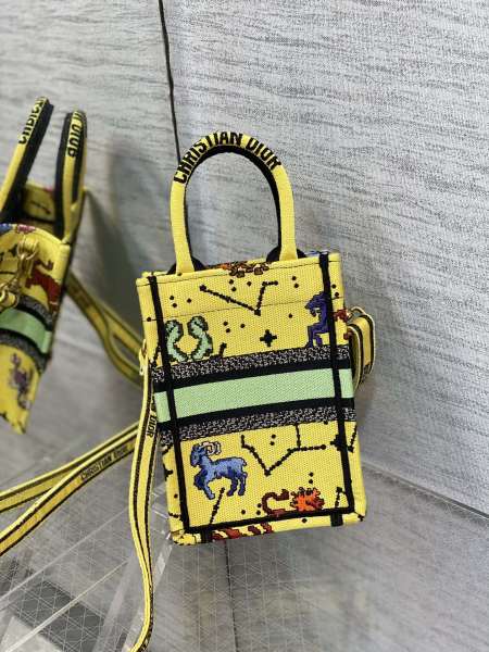  Handbag  Dior  size 13.5*5*18 cm