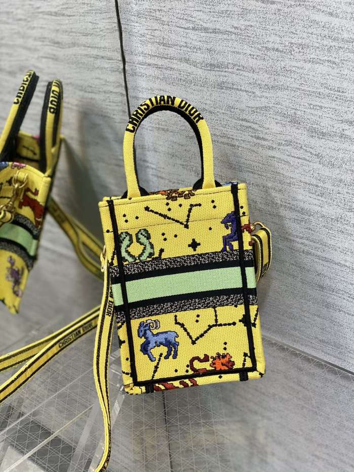  Handbag  Dior  size 13.5*5*18 cm