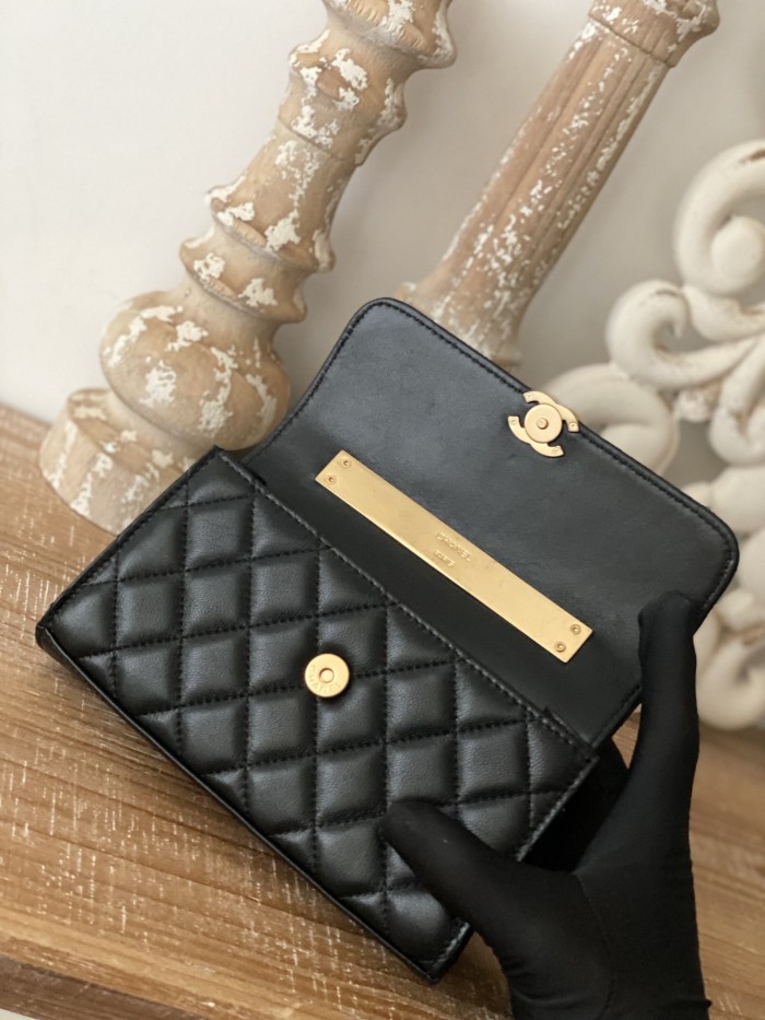 Handbag   Chanel  AP81214  size  10*18*4.5 cm