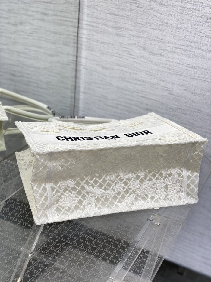 Handbag   Dior  size 36*18*28 cm