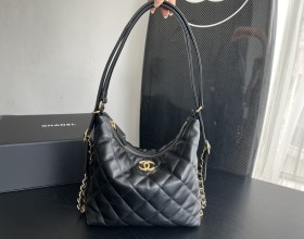  Handbag   Chanel  size  30cmx37cmx8 cm