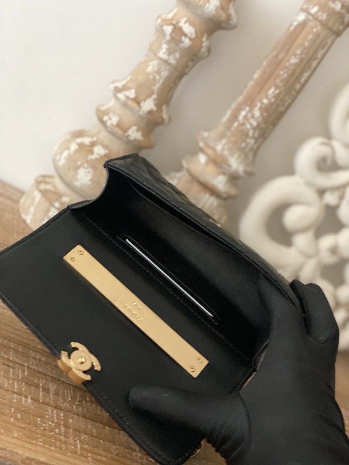 Handbag   Chanel  AP81214  size  10*18*4.5 cm