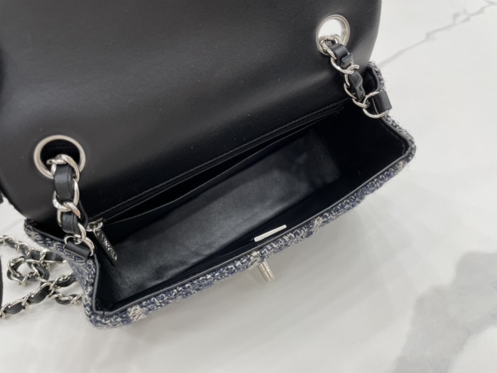 Handbag   Chanel  size 20 cm