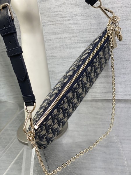 Handbag   Dior  size  27×12×5 cm