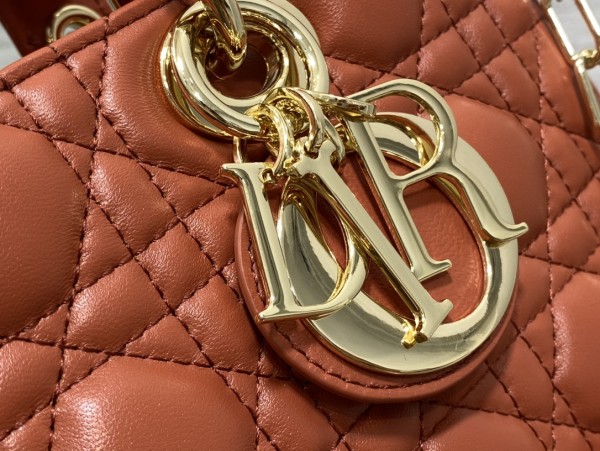 Handbag   Dior  size 26*6*14 cm