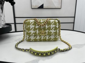  Handbag   Chanel   AS1160  size  26 cm