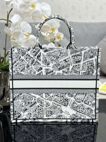 Handbag   Dior M1286  size  42 x 35 x 18.5  cm