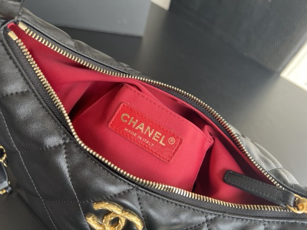  Handbag   Chanel  size  30cmx37cmx8 cm