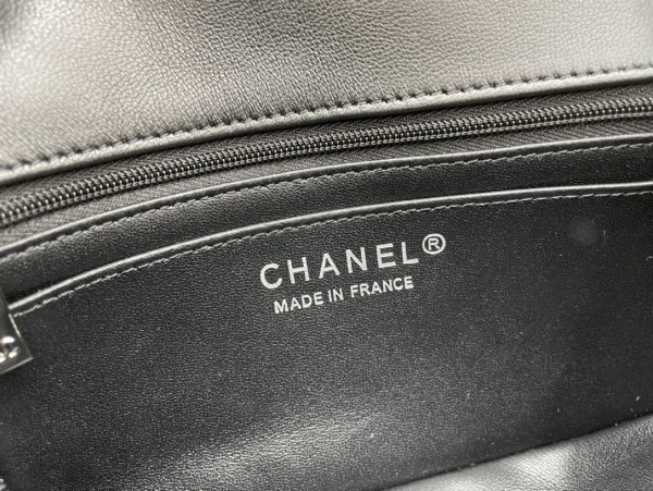 Handbag   Chanel  size 20 cm