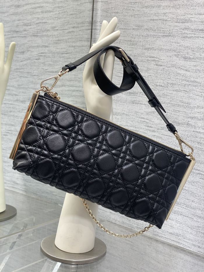 Handbag   Dior  size  27×12×5 cm