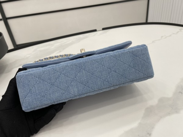 Handbag   Chanel  size  20 cm